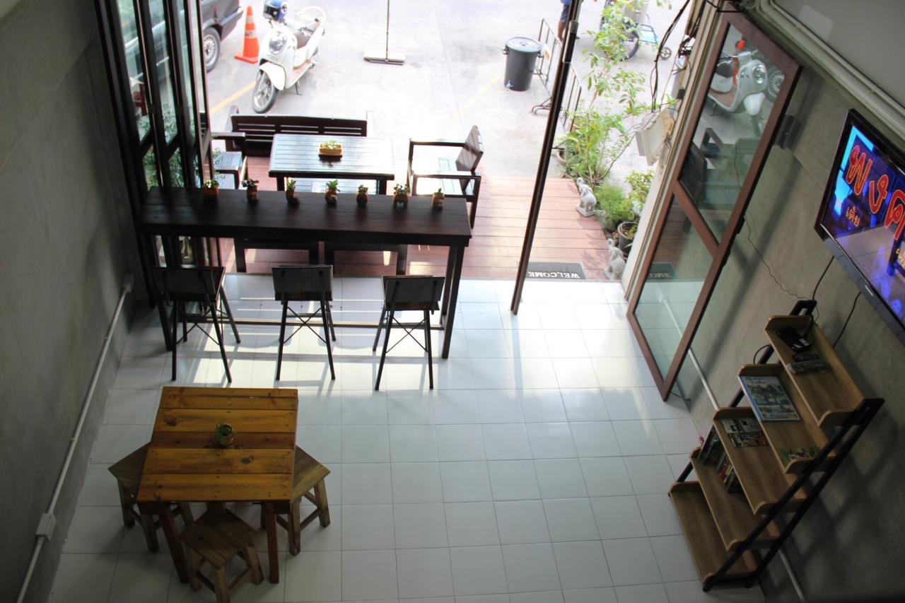 Bedtiny Hostel (Adults Only) Chiang Mai Exterior photo